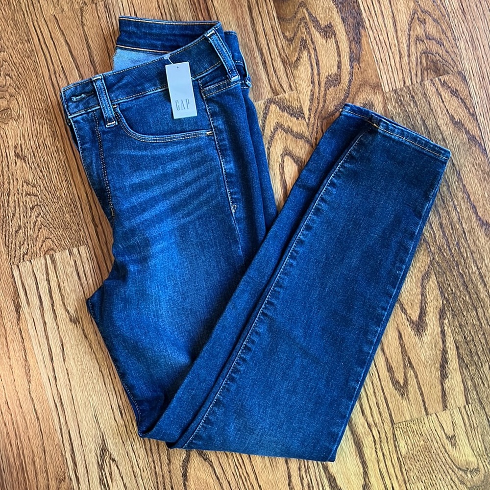 GAP New Jegging High Rise denim fabulous jeans!